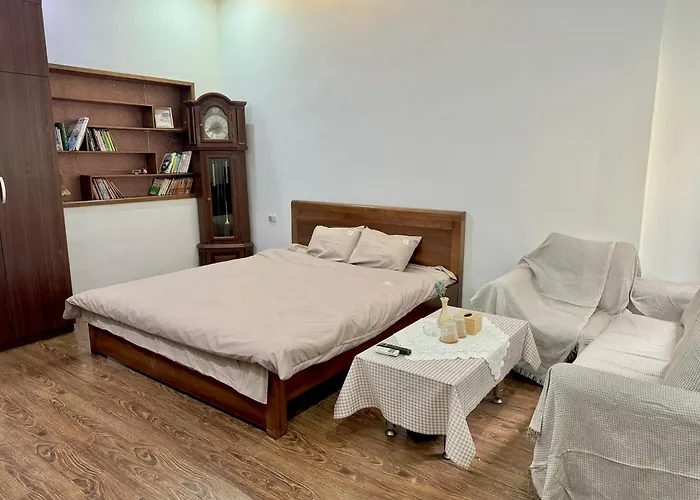 Bom'S House